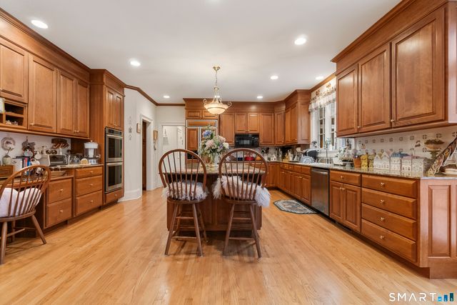 9 Perkins Road, Woodbridge, CT 06525