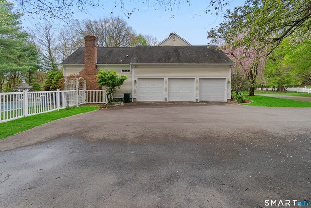 9 Perkins Road, Woodbridge, CT 06525