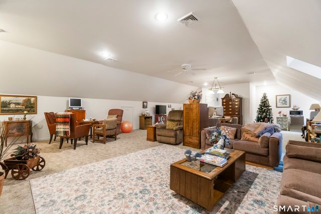 9 Perkins Road, Woodbridge, CT 06525