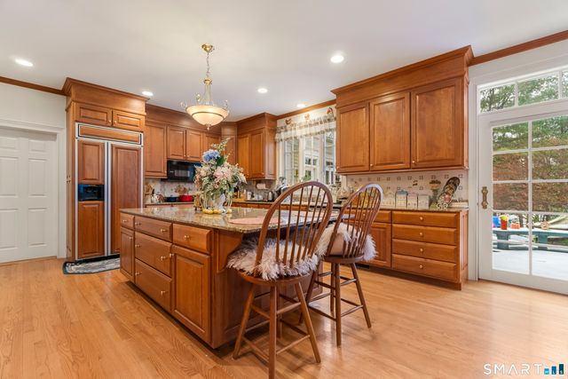 9 Perkins Road, Woodbridge, CT 06525
