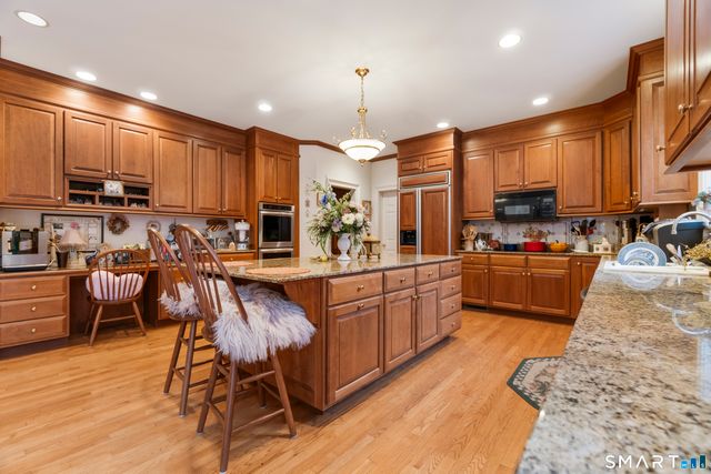 9 Perkins Road, Woodbridge, CT 06525