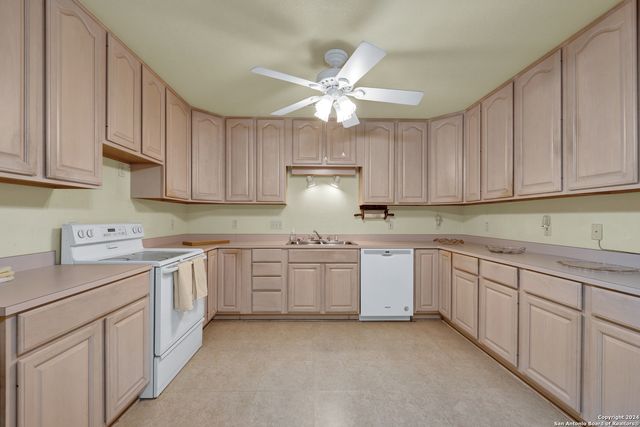 800 N Bishop, San Marcos, TX 78666