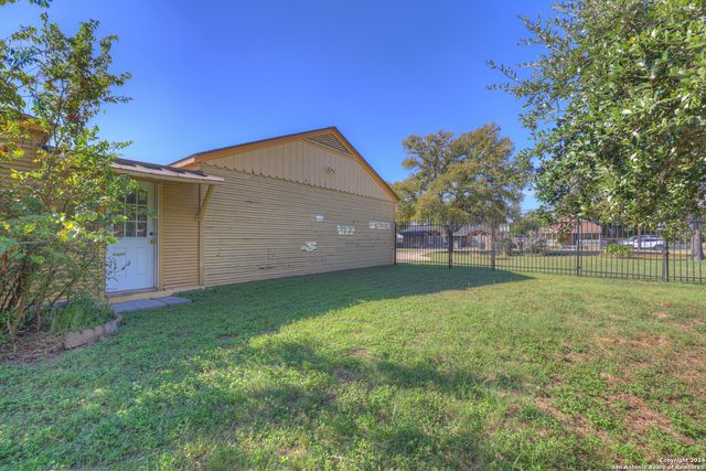 800 N Bishop, San Marcos, TX 78666