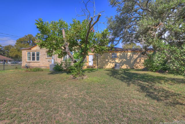 800 N Bishop, San Marcos, TX 78666