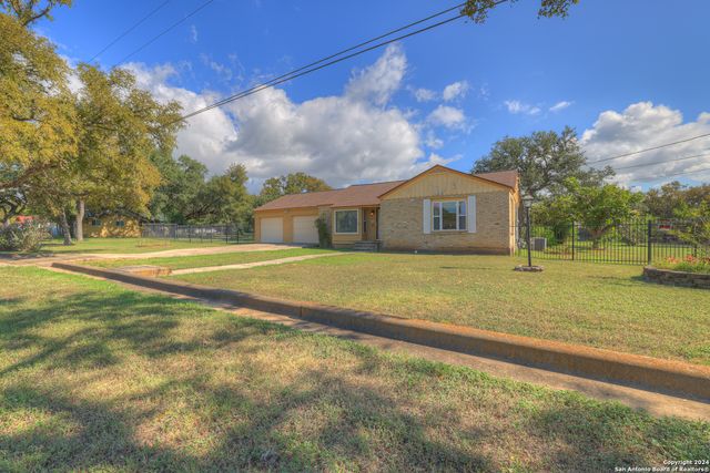 800 N Bishop, San Marcos, TX 78666