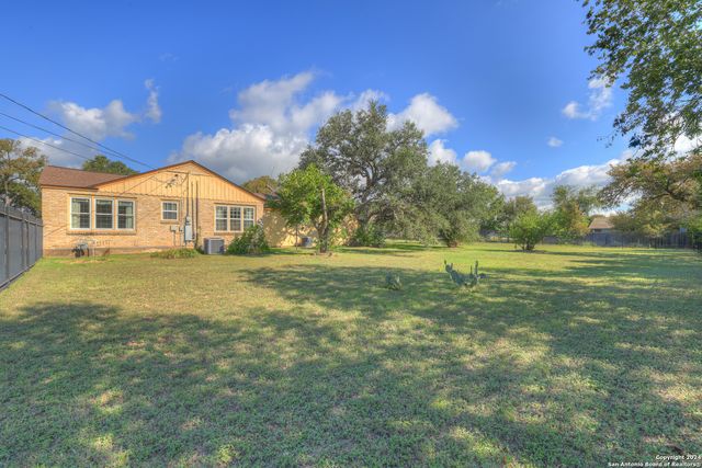 800 N Bishop, San Marcos, TX 78666