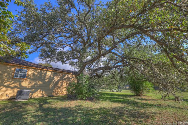 800 N Bishop, San Marcos, TX 78666