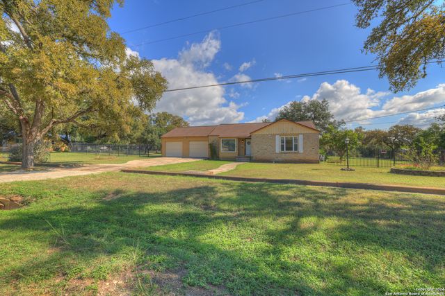 800 N Bishop, San Marcos, TX 78666