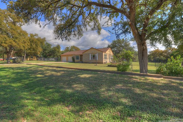 800 N Bishop, San Marcos, TX 78666
