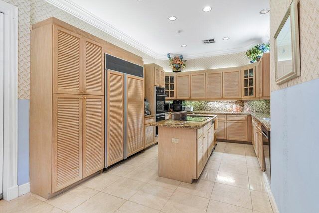 2540 Fairway Island Drive, Wellington, FL 33414