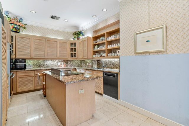 2540 Fairway Island Drive, Wellington, FL 33414