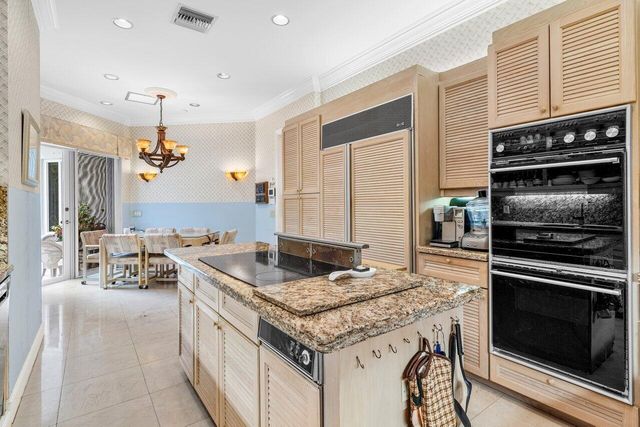 2540 Fairway Island Drive, Wellington, FL 33414