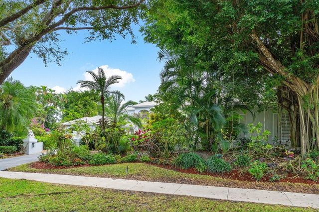 2540 Fairway Island Drive, Wellington, FL 33414