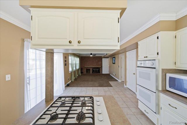 2635 Renshaw Drive, Troy, MI 48085