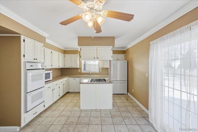 2635 Renshaw Drive, Troy, MI 48085