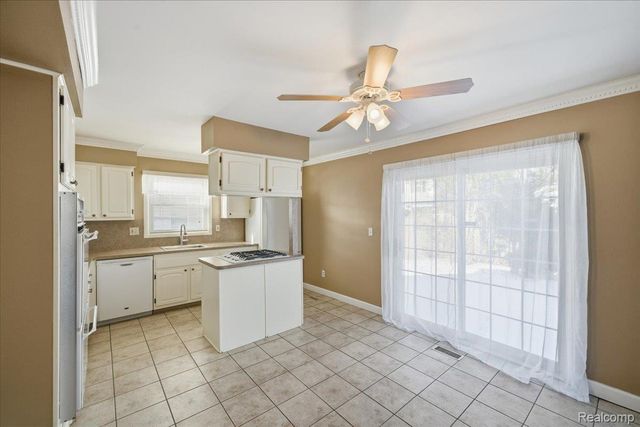 2635 Renshaw Drive, Troy, MI 48085