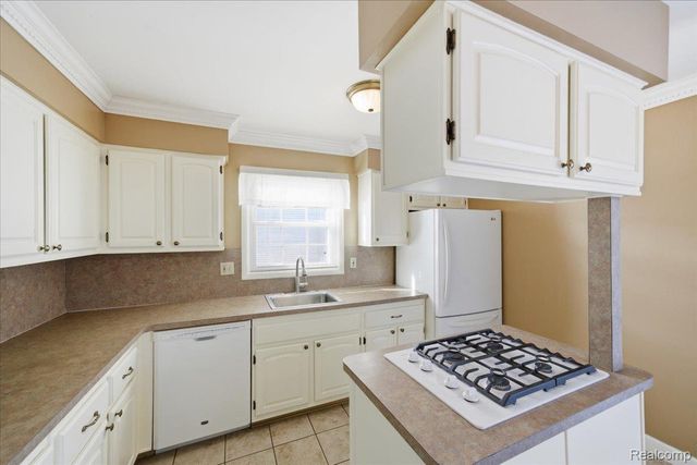 2635 Renshaw Drive, Troy, MI 48085