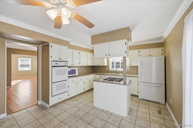 2635 Renshaw Drive, Troy, MI 48085