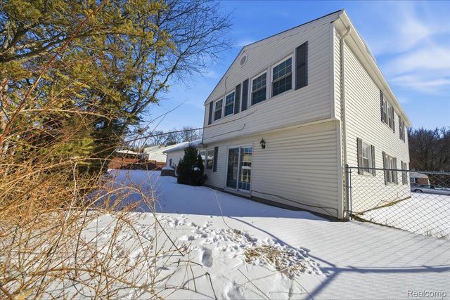 2635 Renshaw Drive, Troy, MI 48085