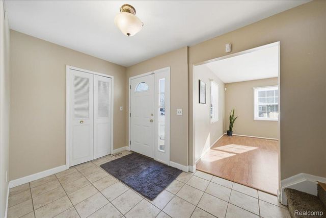 2635 Renshaw Drive, Troy, MI 48085