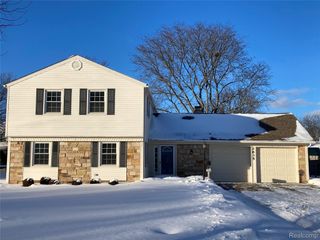 2635 Renshaw Drive, Troy, MI 48085