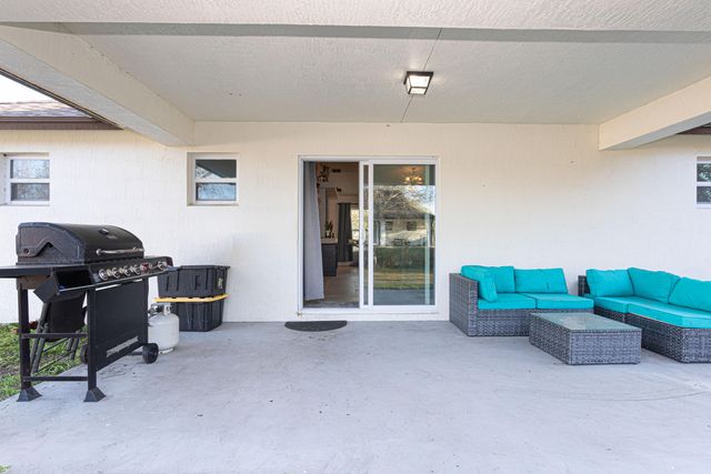 7757 NW 82nd Court, Okeechobee, FL 34972