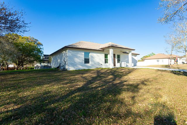 7757 NW 82nd Court, Okeechobee, FL 34972