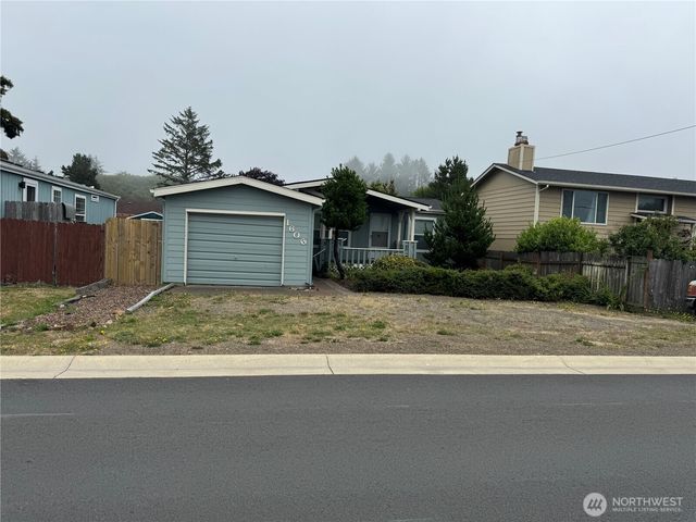1606 Washington Avenue S, Long Beach, WA 98631