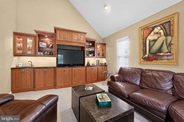 2 DOMINION DR, Marlton, NJ 08053