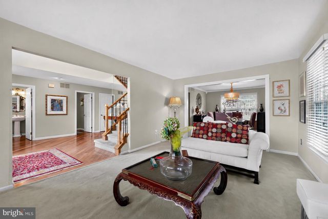 2 DOMINION DR, Marlton, NJ 08053