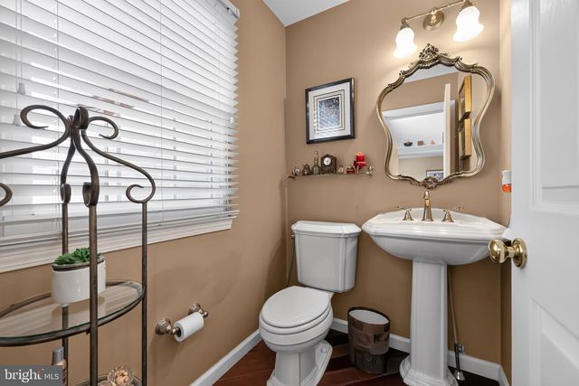 2 DOMINION DR, Marlton, NJ 08053