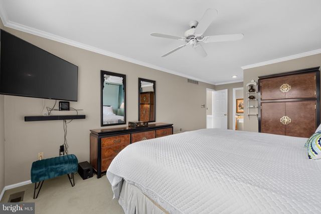 2 DOMINION DR, Marlton, NJ 08053