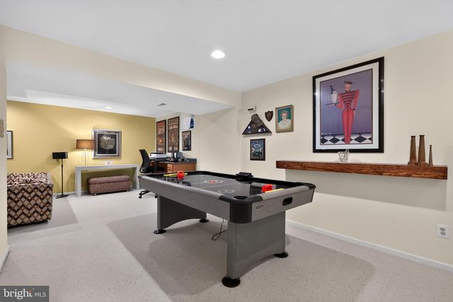 2 DOMINION DR, Marlton, NJ 08053
