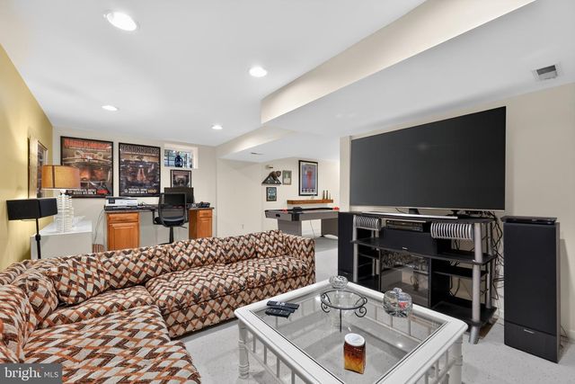 2 DOMINION DR, Marlton, NJ 08053