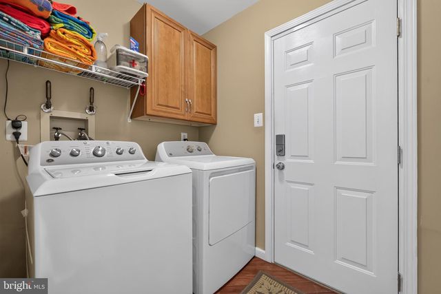 2 DOMINION DR, Marlton, NJ 08053