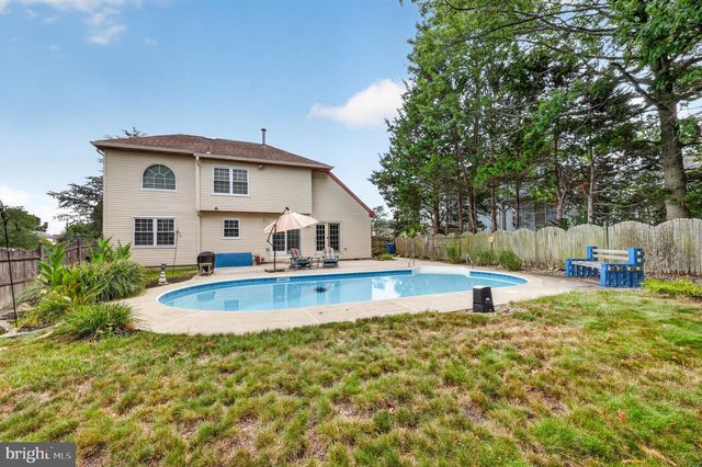 2 DOMINION DR, Marlton, NJ 08053