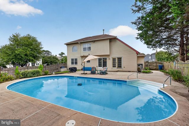 2 DOMINION DR, Marlton, NJ 08053