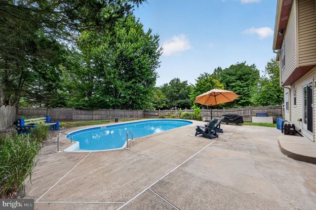 2 DOMINION DR, Marlton, NJ 08053