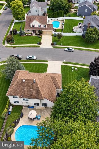 2 DOMINION DR, Marlton, NJ 08053