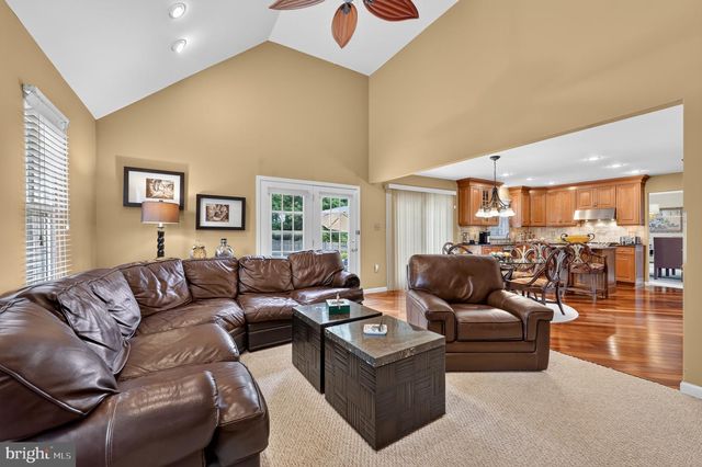 2 DOMINION DR, Marlton, NJ 08053