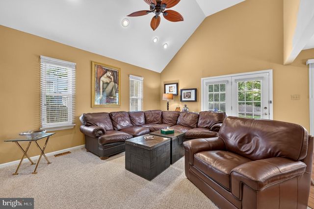 2 DOMINION DR, Marlton, NJ 08053