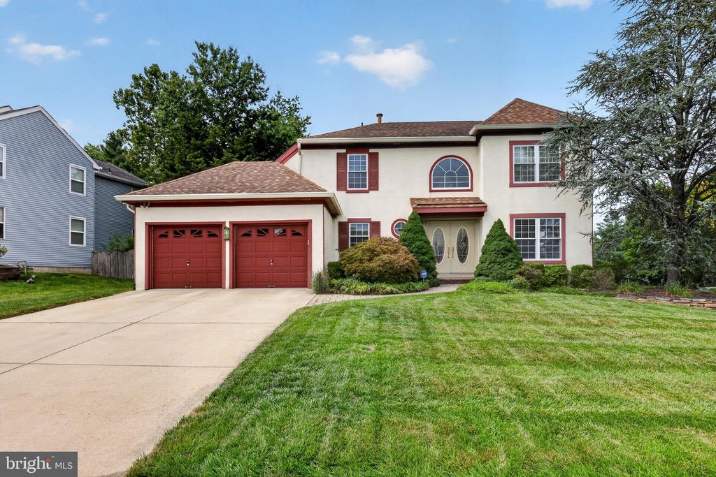 2 DOMINION DR, Marlton, NJ 08053