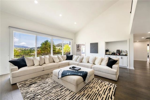 24408 Voltara Court, Calabasas, CA 91302