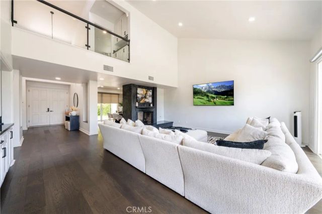24408 Voltara Court, Calabasas, CA 91302