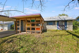 100 E Lisa DR, Austin, TX 78752