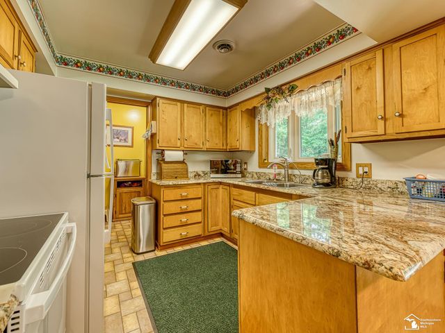 4496 School Road, Temperance, MI 48182