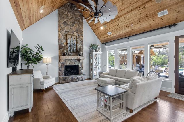 9017 Naples Cove, Benton, AR 72019