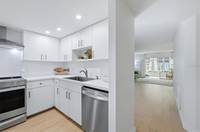 995 LAGUNA DRIVE 103, Venice, FL 34285