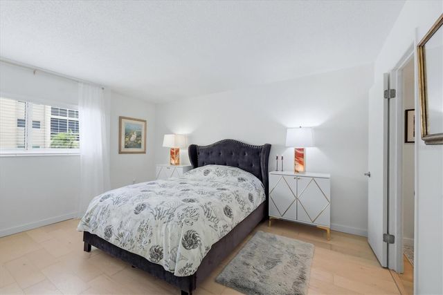 995 LAGUNA DRIVE 103, Venice, FL 34285