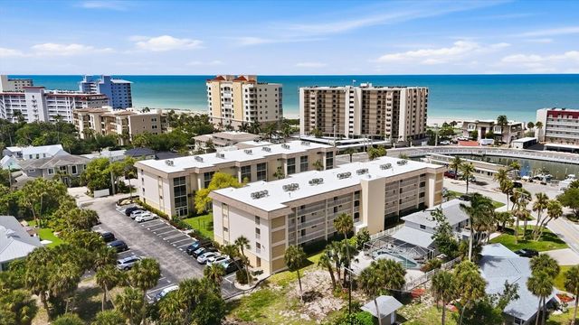 995 LAGUNA DRIVE 103, Venice, FL 34285